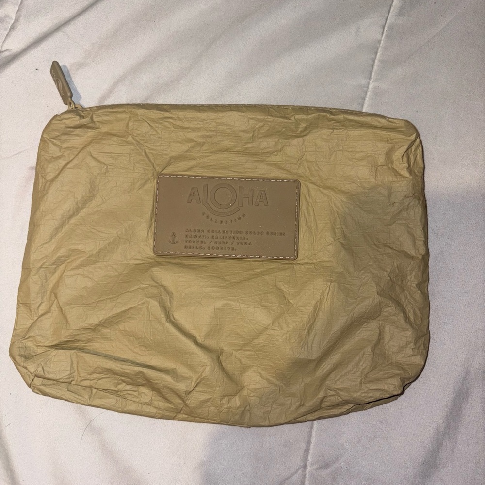 ALOHA Collection Beige Crinkle Zip Pouch